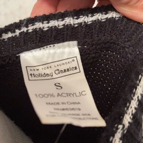 NEW HOLIDAY CLASSIC SWEATER - Picture 6 of 7